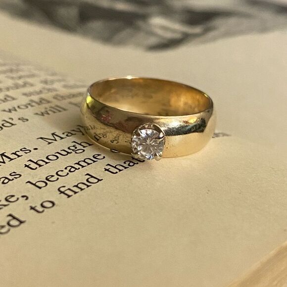 💛 10k Yellow Gold Cigar Band w/ CZ Ring - Picture 1 of 10